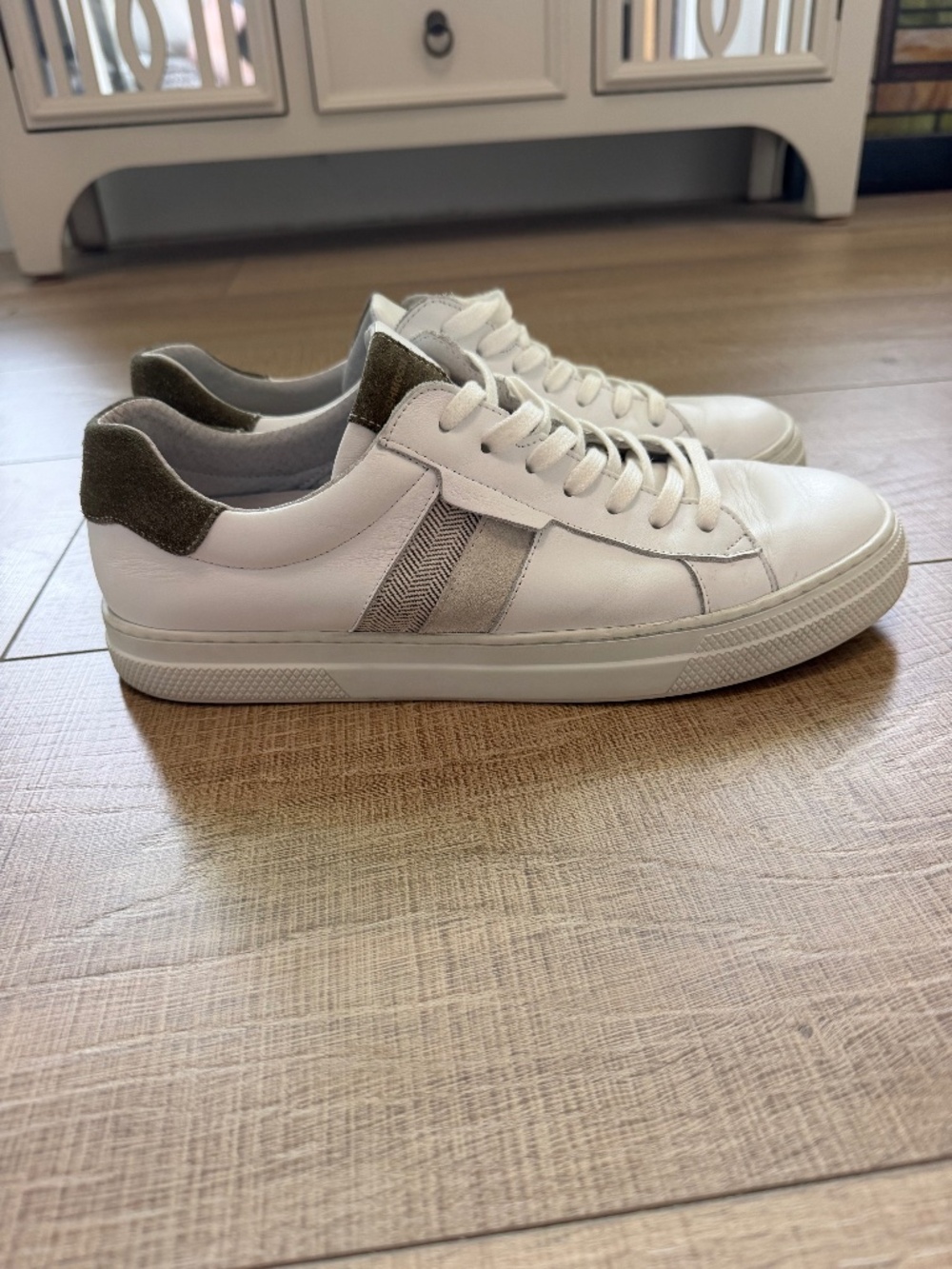 Schmoove White Leather Low Top Sneakers Olive Suede Chevron Trim EU 44 US 11